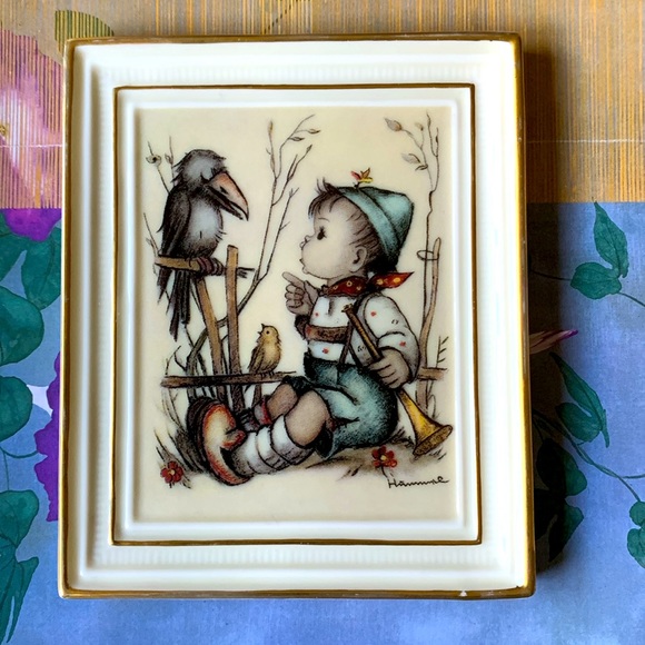 Miniature Set Of Authentic Reproduction Of M. I. Hummel on Porcelain Plate. - Picture 3 of 8